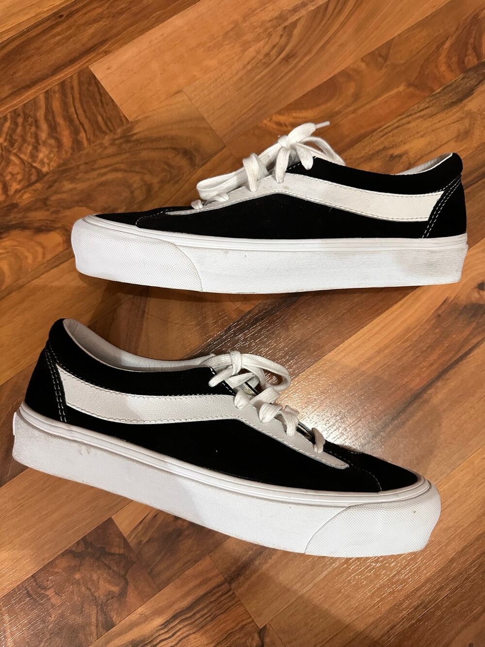 VANS Bold Ni Staple Blk/White Sneakers Suede Upper/ Leather Stripe Men 8/Wm 9.5